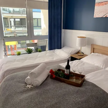 Piaskowe Z Widokiem Na Morze Tarasem Na Dachu Appartamento