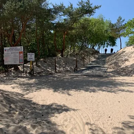 Piaskowe Z Widokiem Na Morze Tarasem Na Dachu 아파트